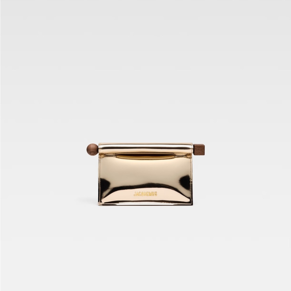 Jacquemus The Small Round Carré Clutch in Gold